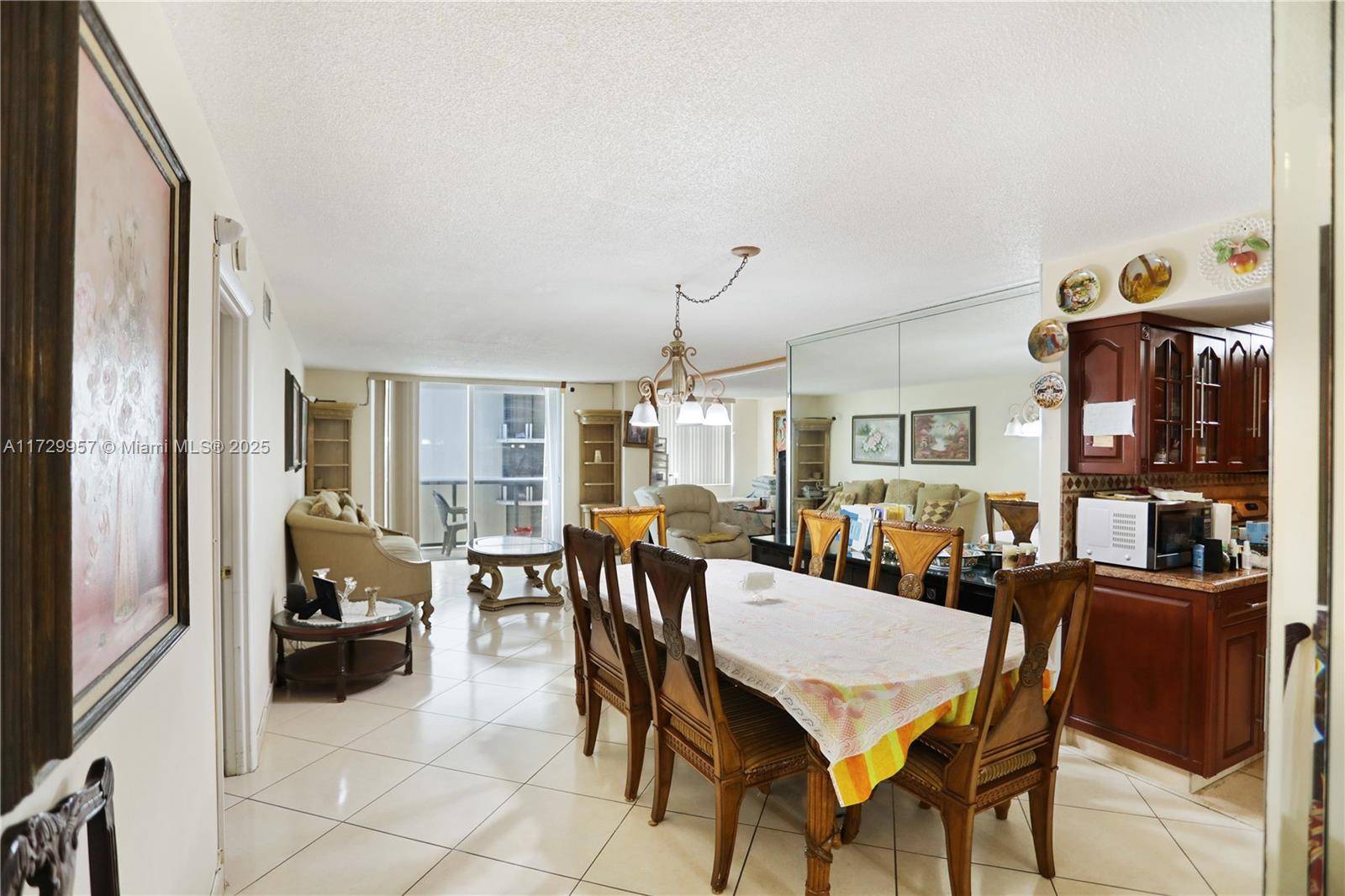 Miami Beach, FL 33140,6039 Collins Ave #607