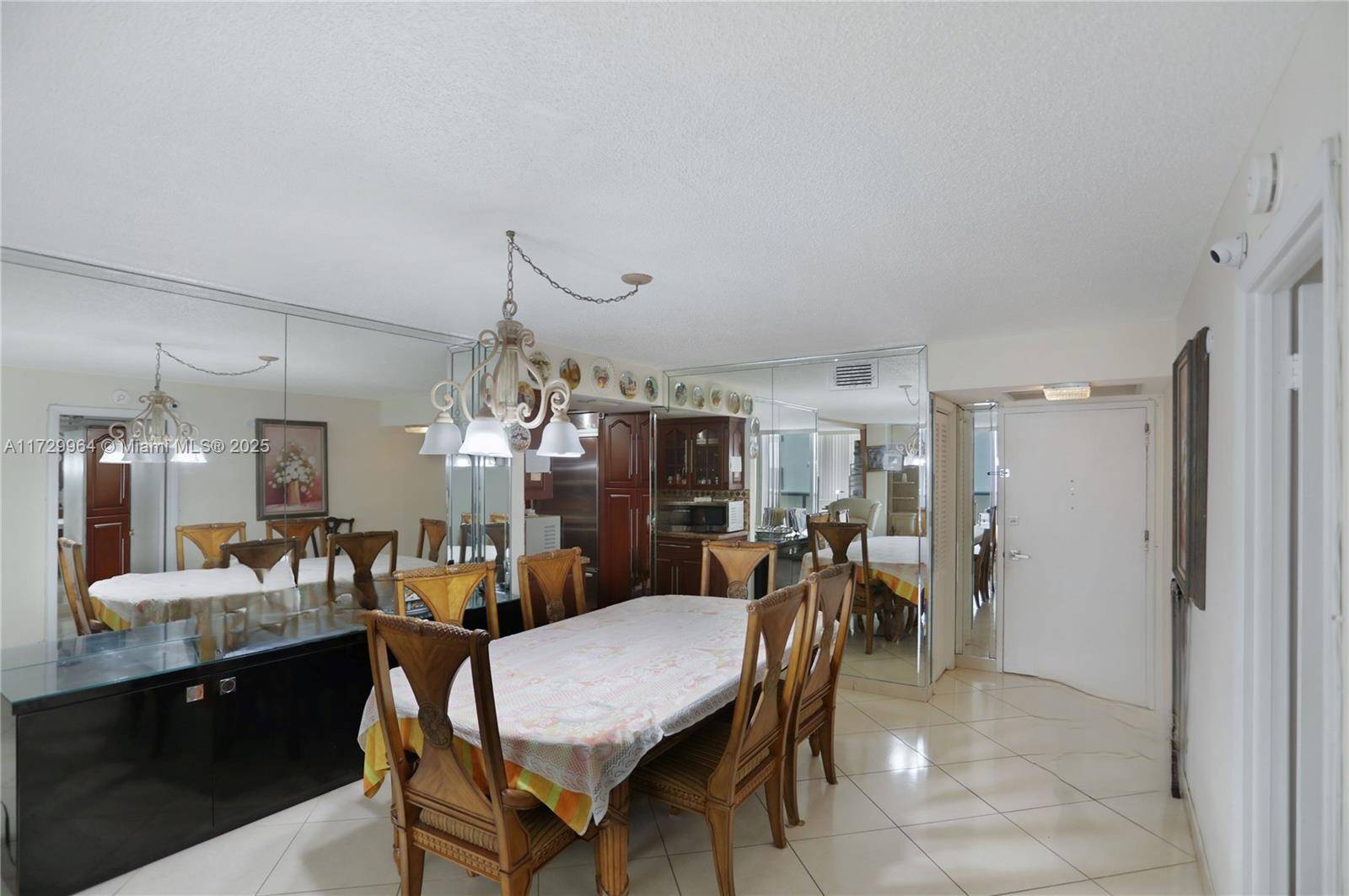 Miami Beach, FL 33140,6039 Collins Ave #607