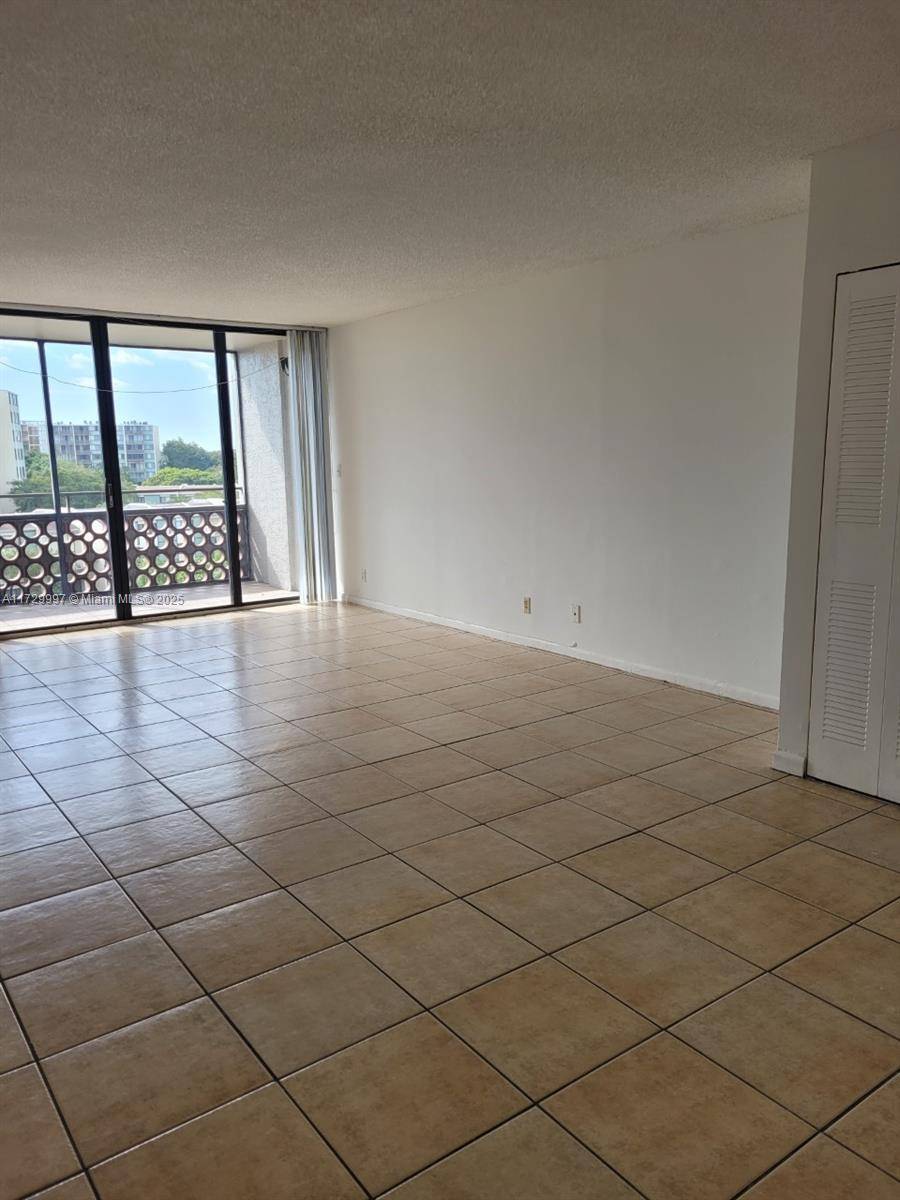Lauderhill, FL 33319,4222 Inverrary Blvd #4502