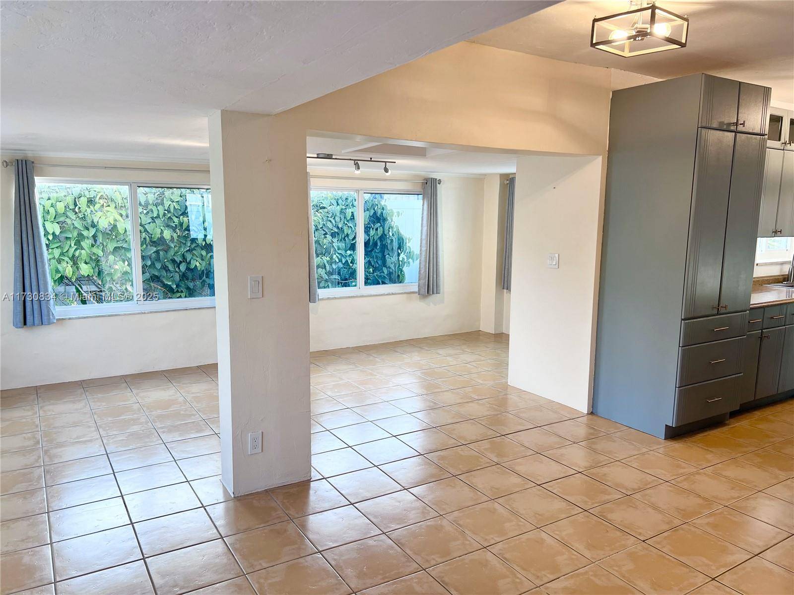 North Miami Beach, FL 33162,1545 NE 175th St