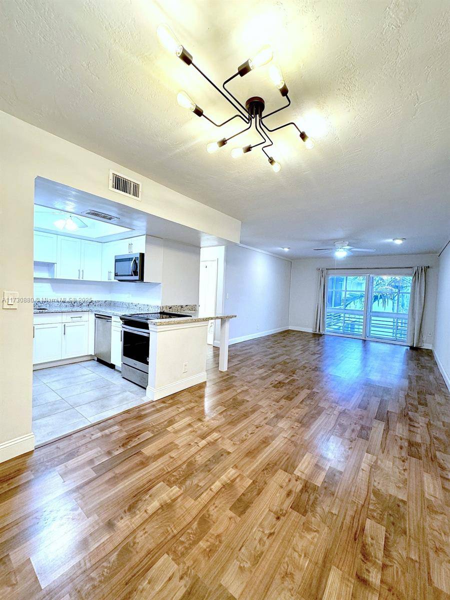 Fort Lauderdale, FL 33316,1535 SE 15th St #304