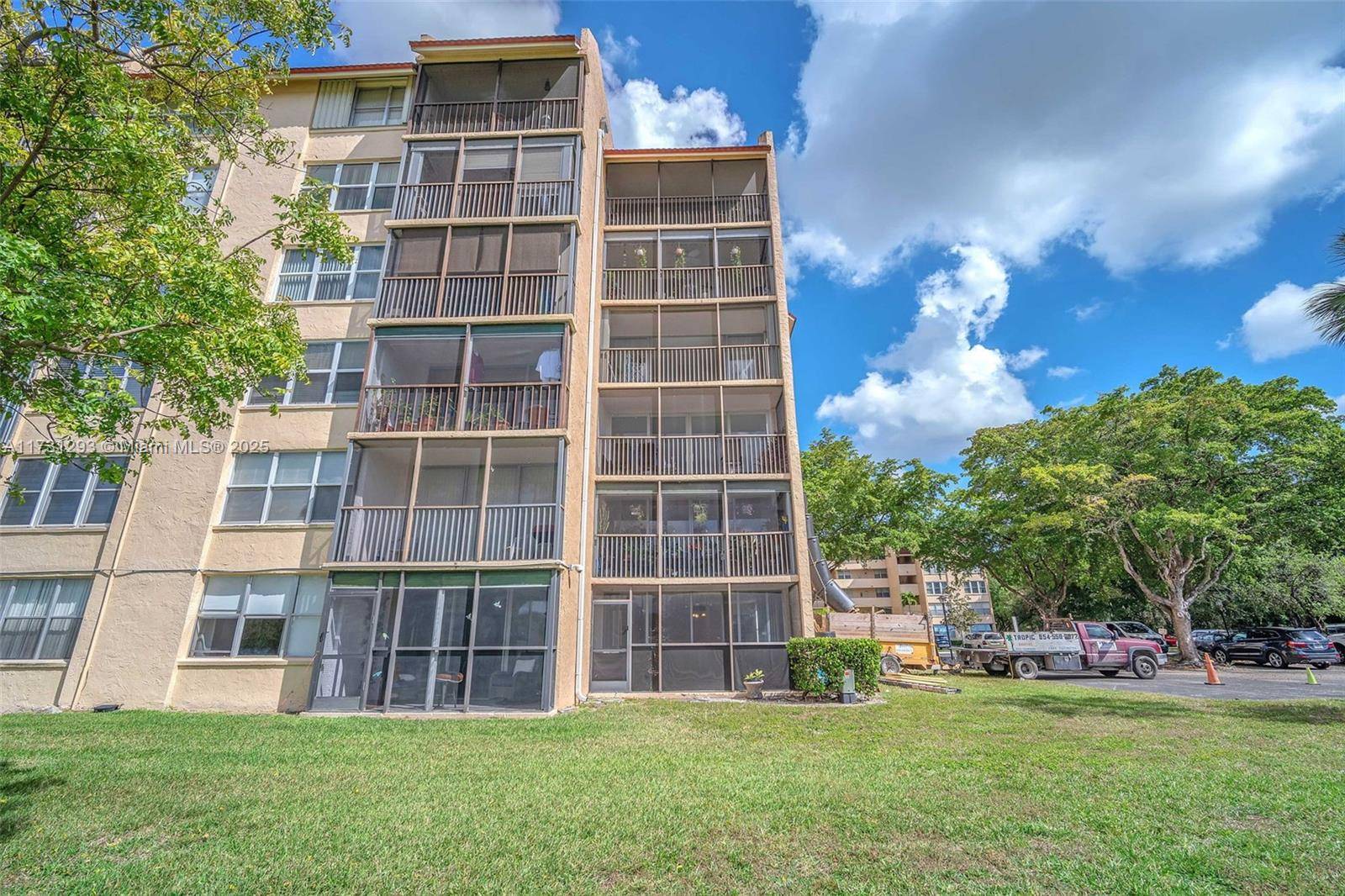 Lauderhill, FL 33319,3671 Environ Blvd #164