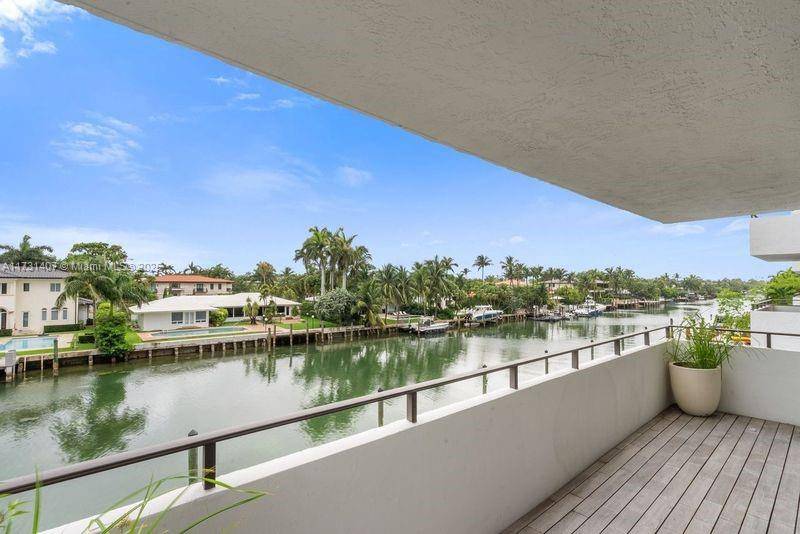 Bay Harbor Islands, FL 33154,9660 W Bay Harbor Dr #3B