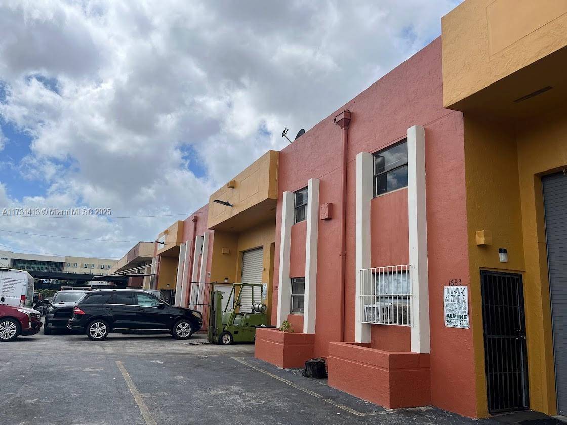 Hialeah, FL 33012,1685 W 40st St #1685