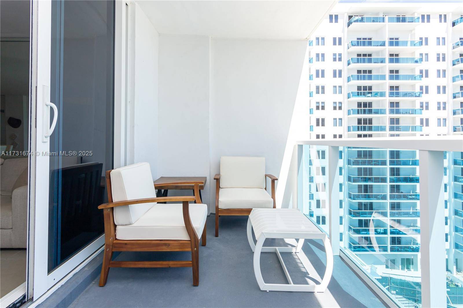 Miami Beach, FL 33139,2301 Collins Ave #938