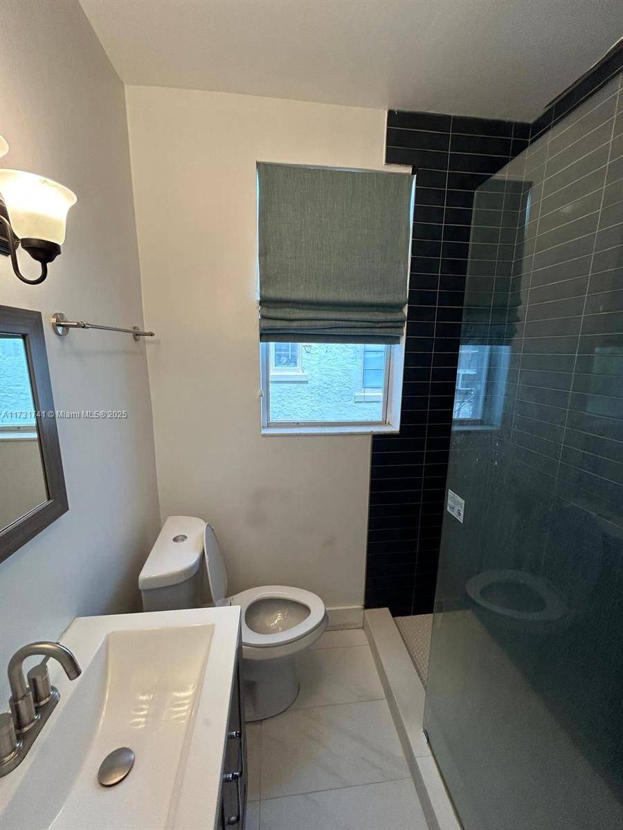 Coral Gables, FL 33134,119 Menores Ave #1