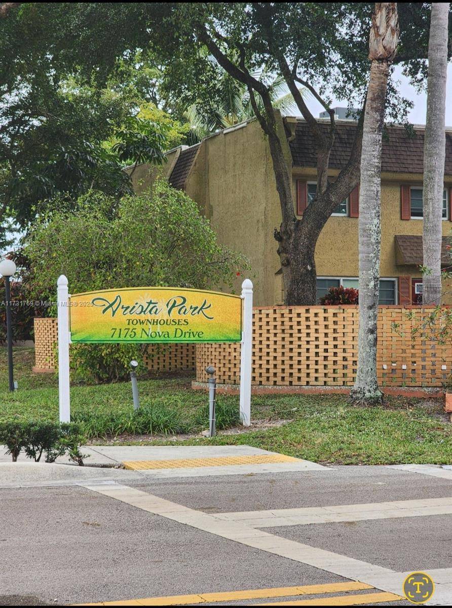 Davie, FL 33317,7175 Nova Dr #303
