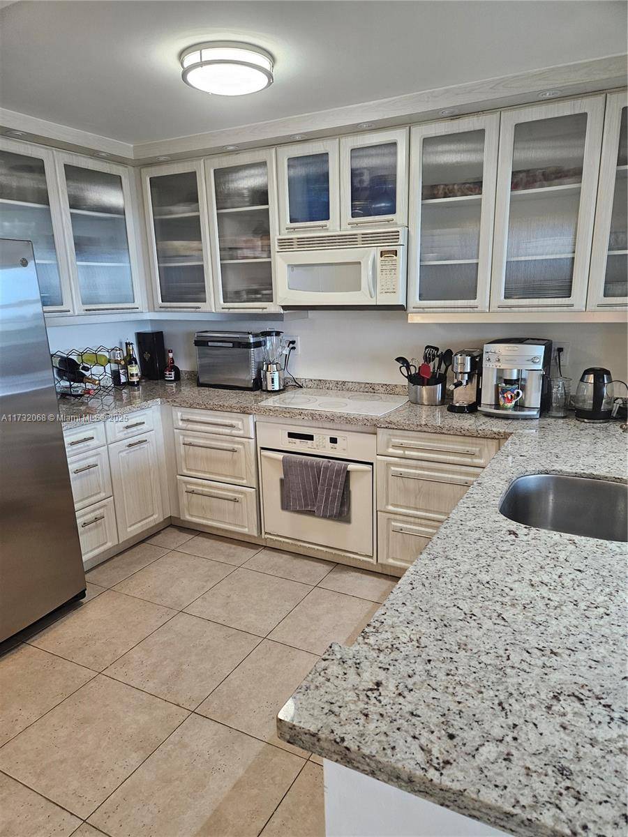 Miami Beach, FL 33140,2555 Collins Ave #1508