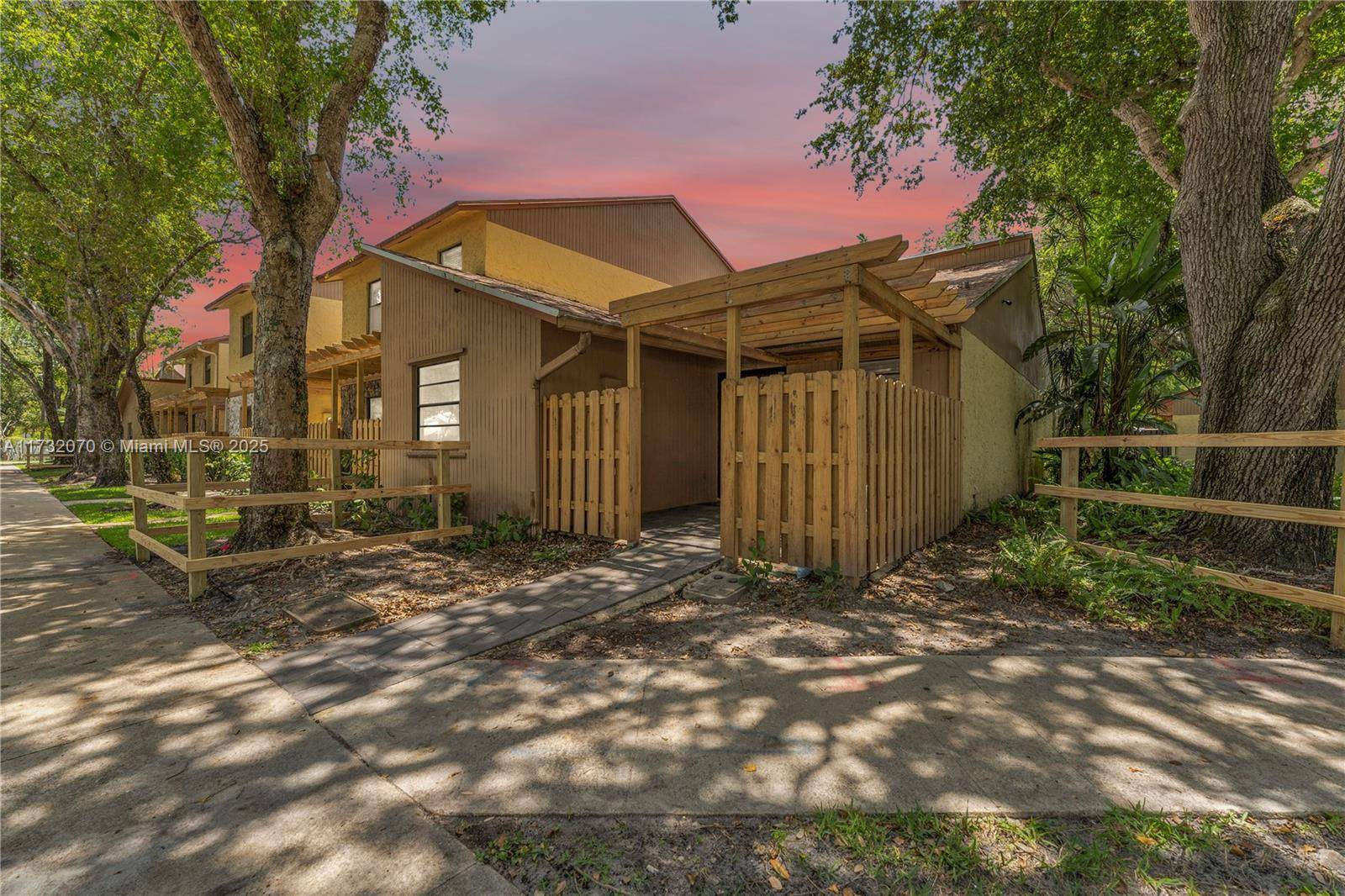 Plantation, FL 33322,1182 N University Dr
