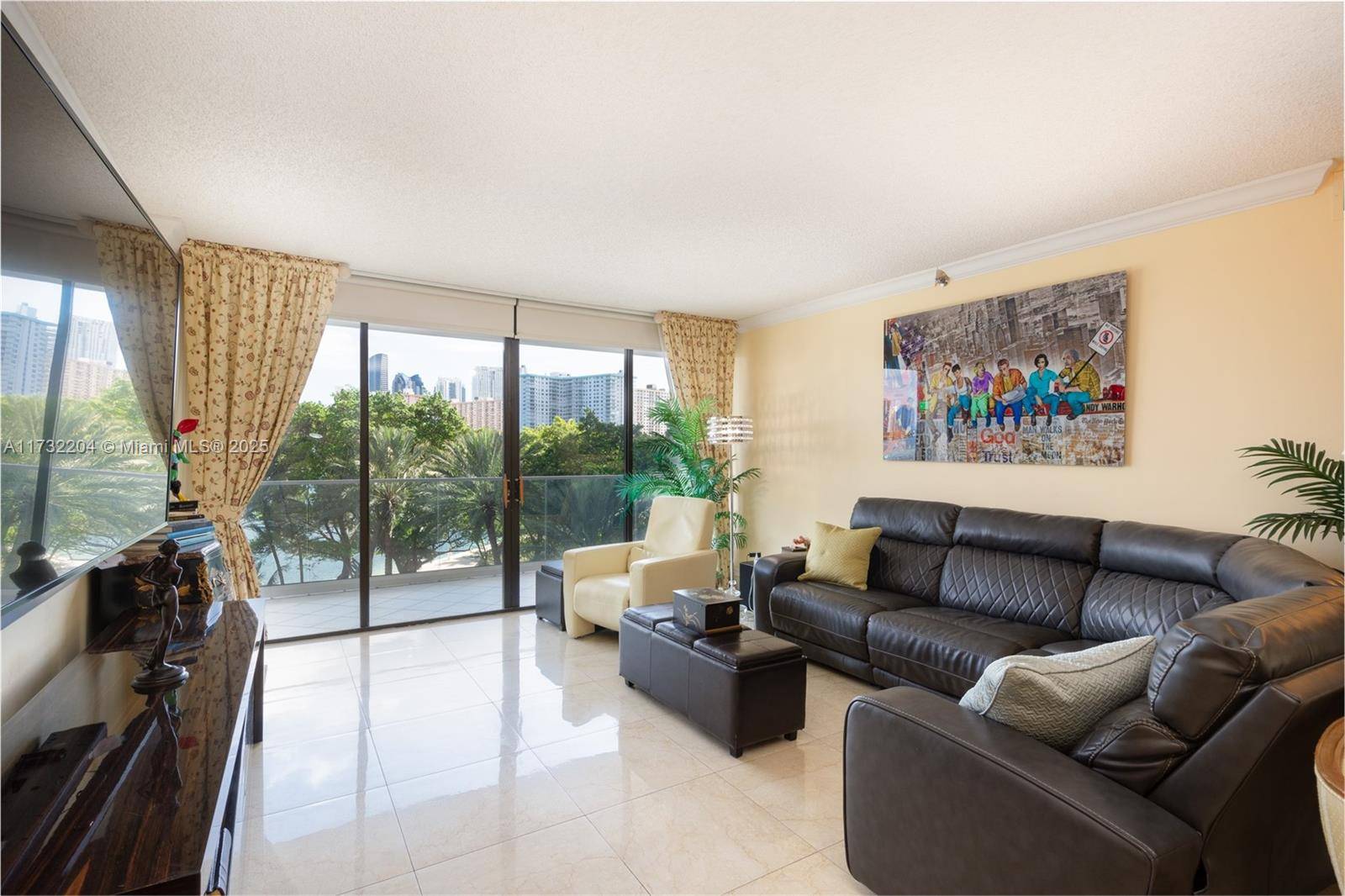 Aventura, FL 33160,2800 Island Blvd #402