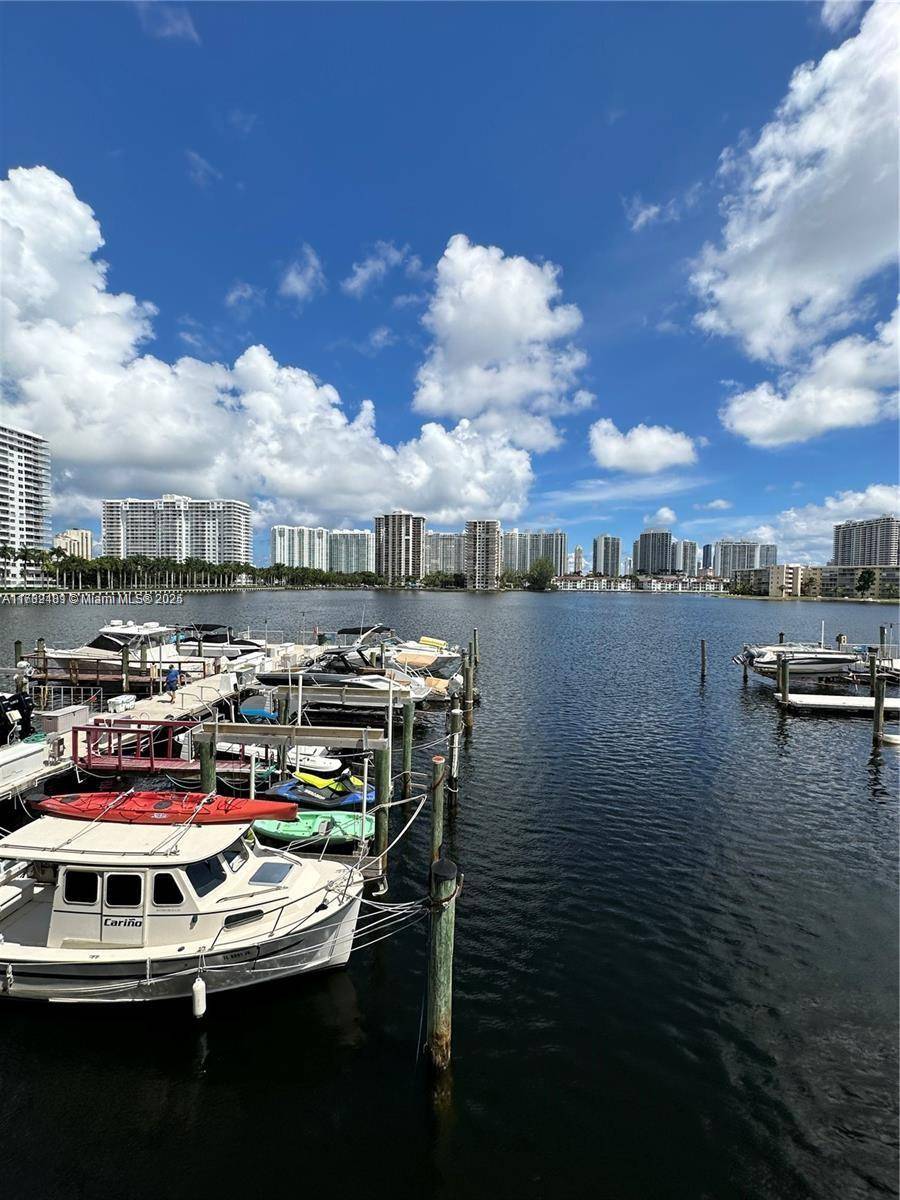 Aventura, FL 33160,18061 Biscayne Blvd #804