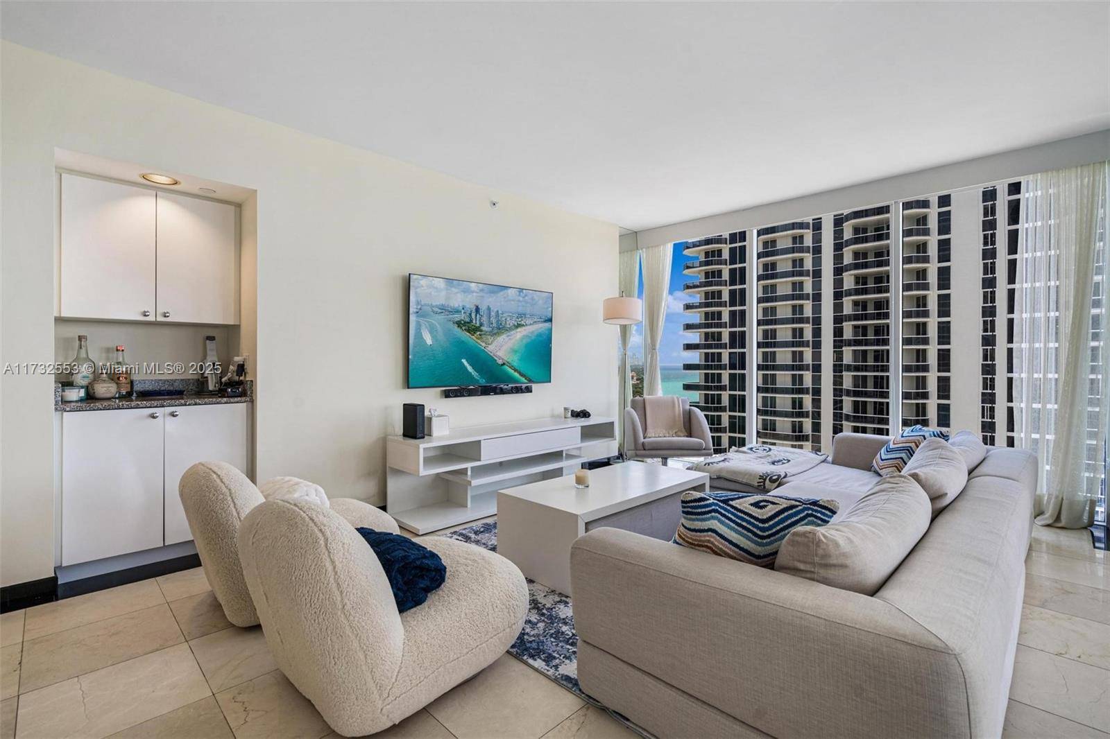 Miami Beach, FL 33140,4779 Collins Ave #2305