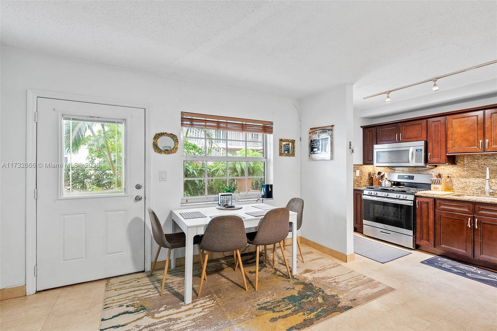 Miami Beach, FL 33139,525 Meridian Ave #102