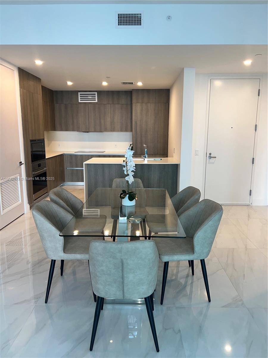 Sunny Isles Beach, FL 33160,17550 Collins Ave #1003