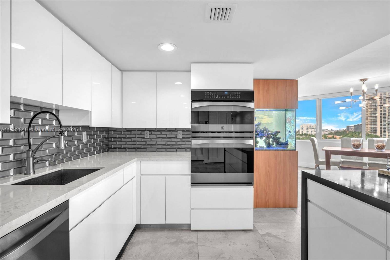 Miami Beach, FL 33141,7135 Collins Ave #736