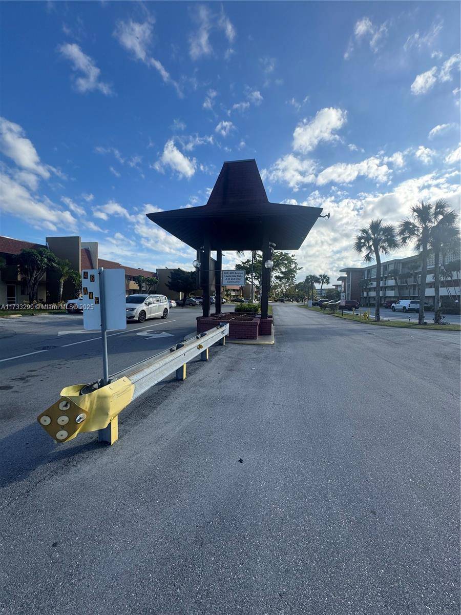 Lauderdale Lakes, FL 33313,3001 NW 46th Ave #102