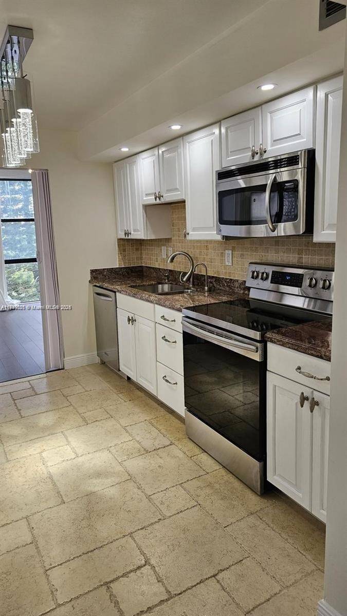 Hallandale Beach, FL 33009,1000 Parkview Dr #531