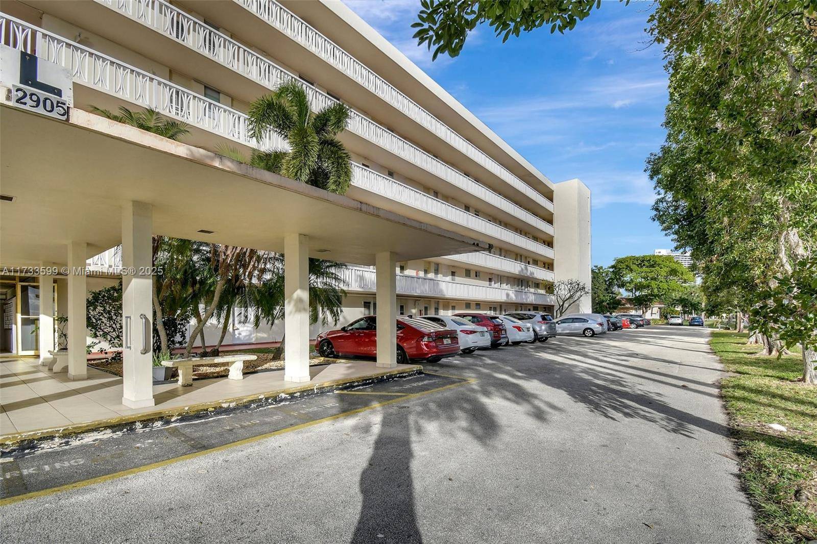 Aventura, FL 33160,2905 Point East Dr #L506