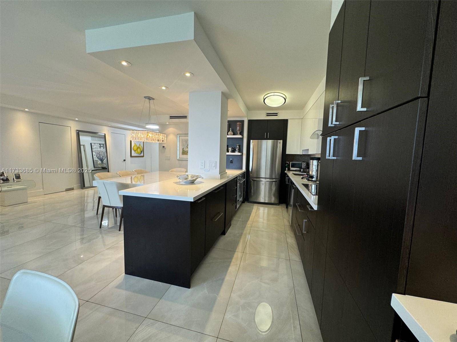 Bal Harbour, FL 33154,9801 Collins Ave #9U