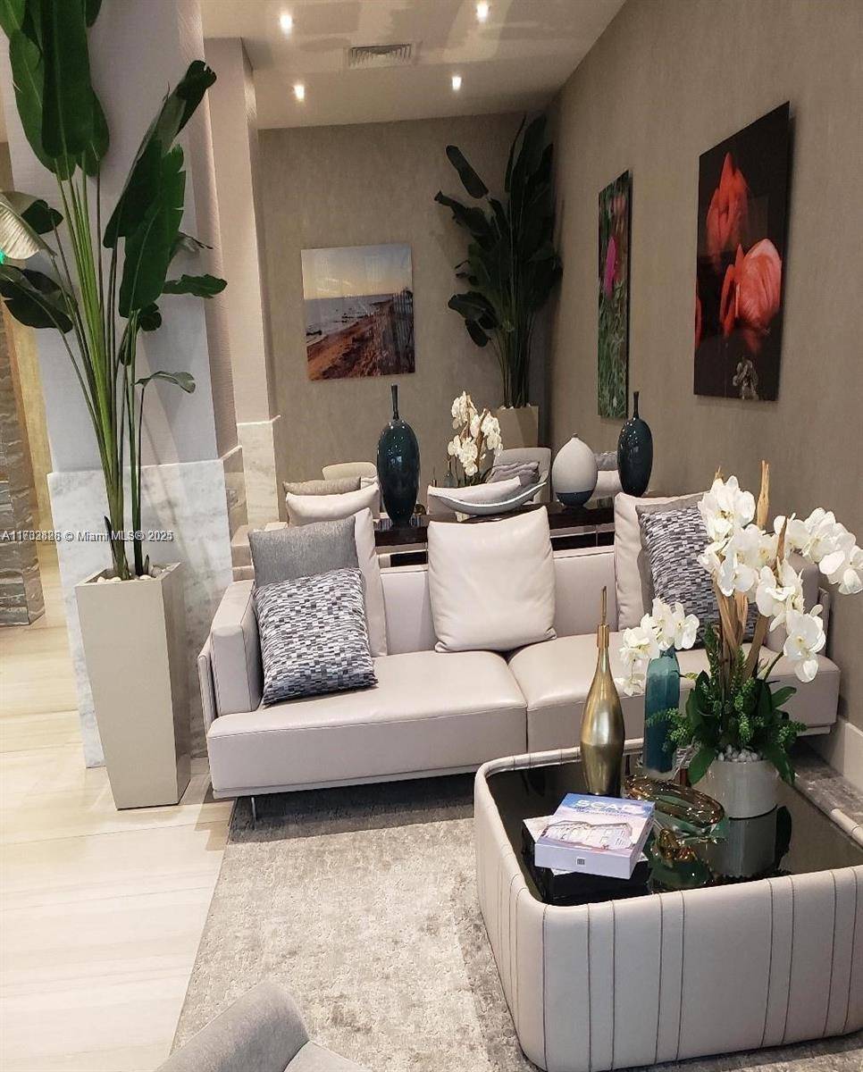 Hollywood, FL 33019,2301 S OCEAN DR #1906