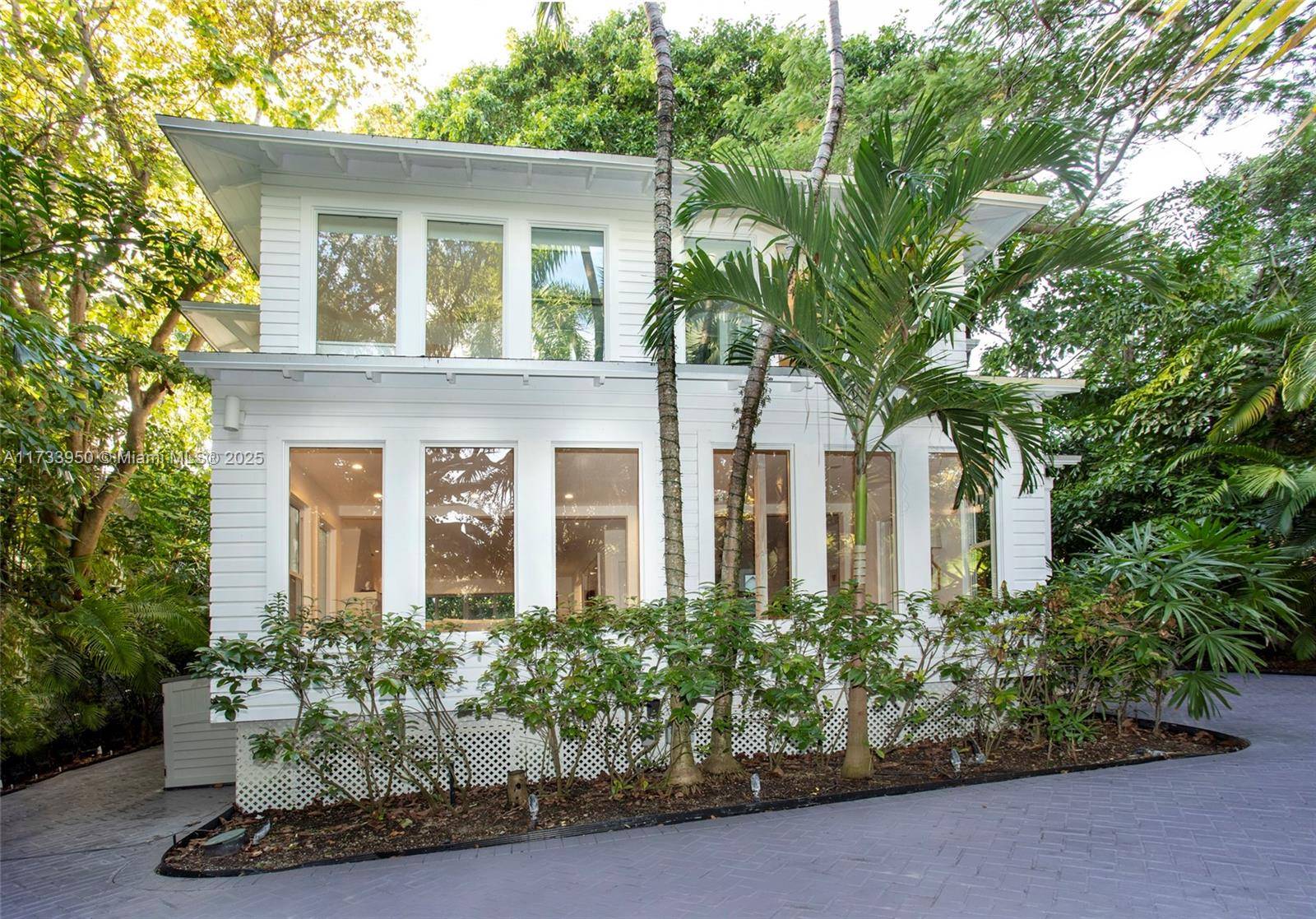 Coconut Grove, FL 33133,4286 S Douglas Rd