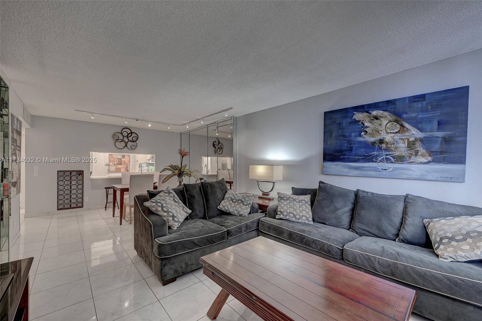 Hollywood, FL 33019,1500 S Ocean Dr #14C