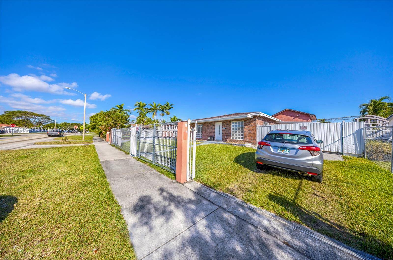 Cutler Bay, FL 33157,9985 Marlin Rd