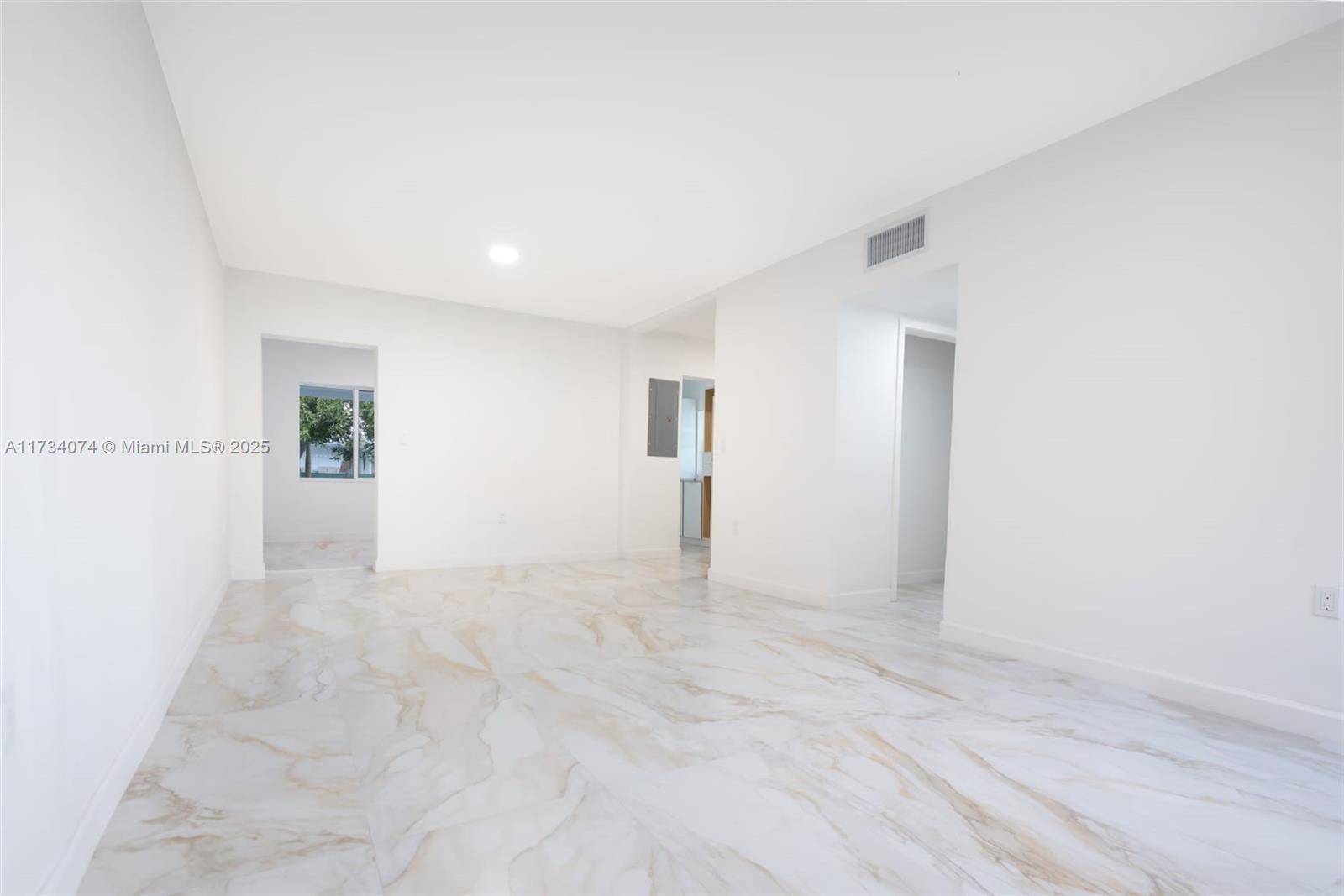 North Miami, FL 33161,495 NE 141st St