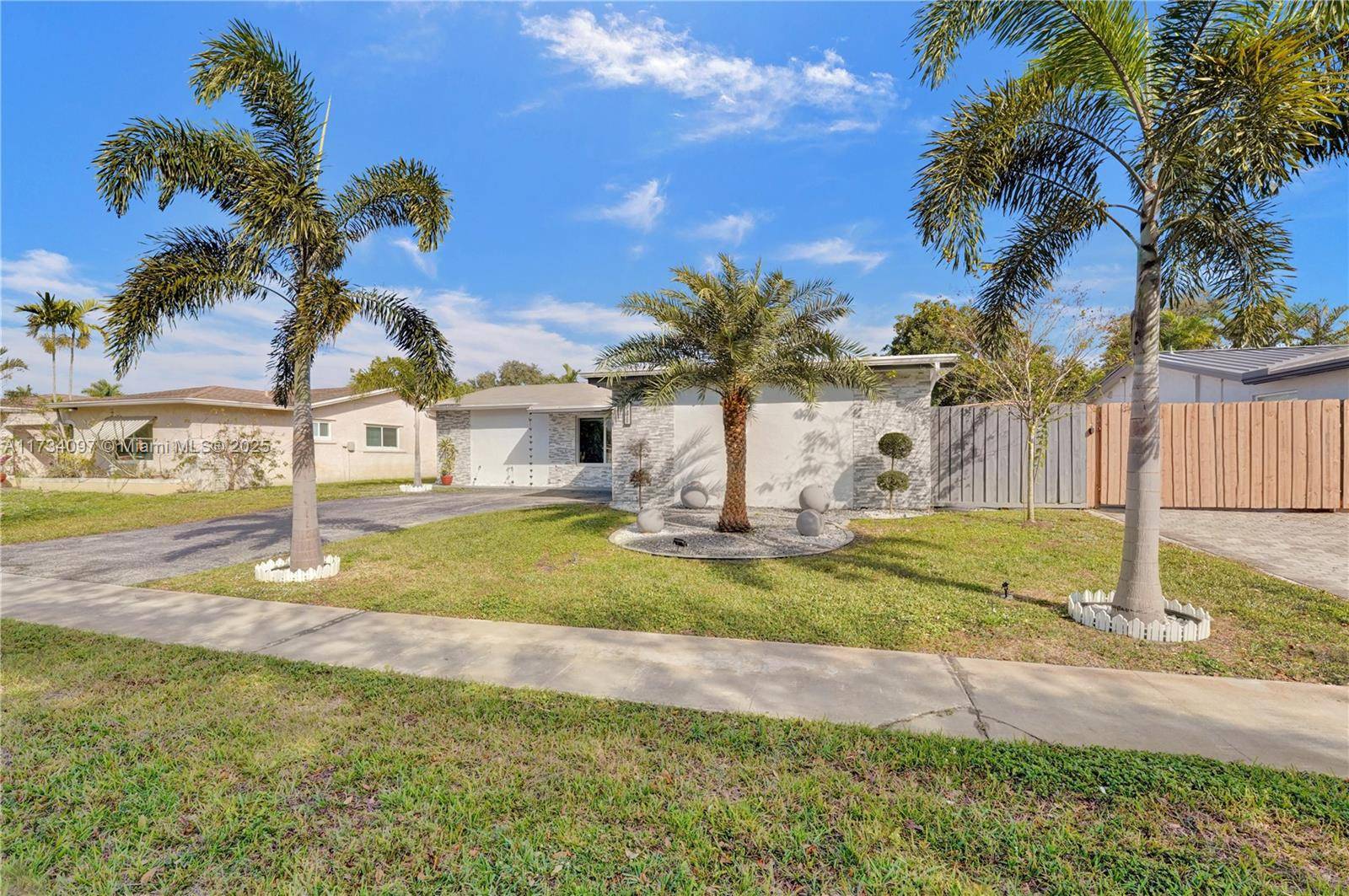 Pembroke Pines, FL 33024,941 NW 89th Ter