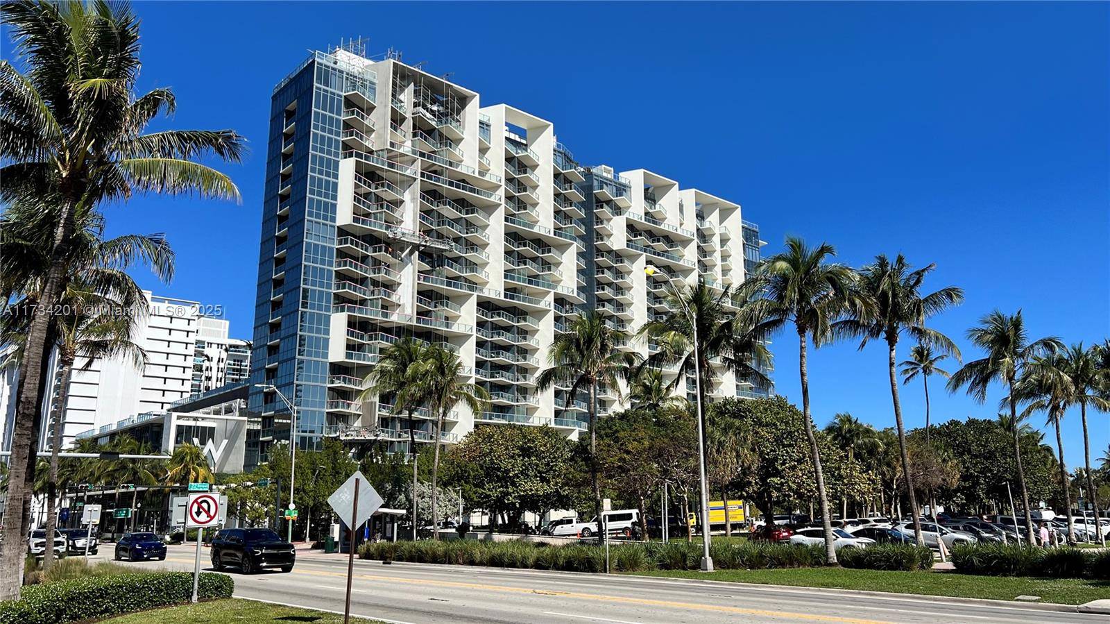 Miami Beach, FL 33139,2201 Collins Ave #1102