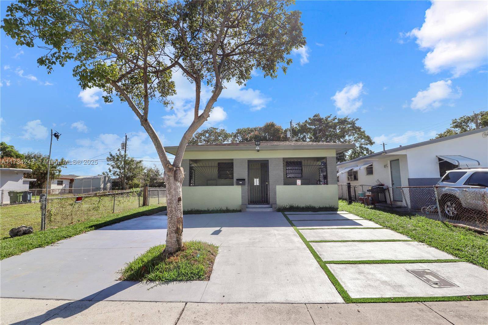 Hallandale Beach, FL 33009,749 NW 5th St