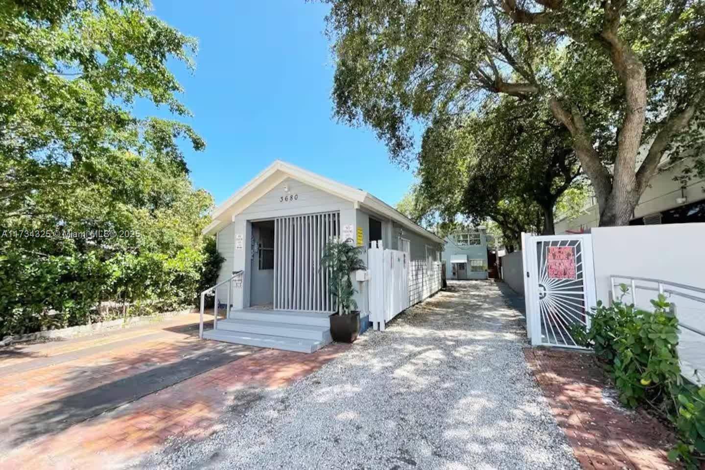 Miami, FL 33133,3680 sw SW 26th St #00