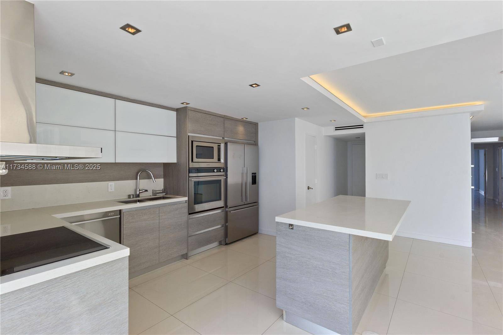 Key Biscayne, FL 33149,881 Ocean Dr #18F