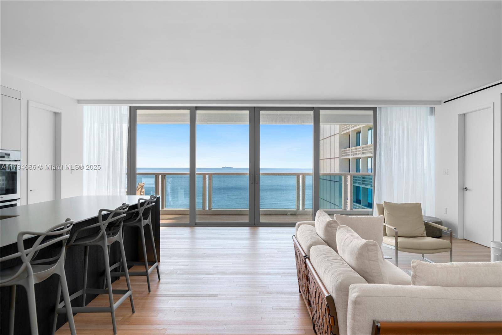 Miami Beach, FL 33140,2901 Collins Ave #1001