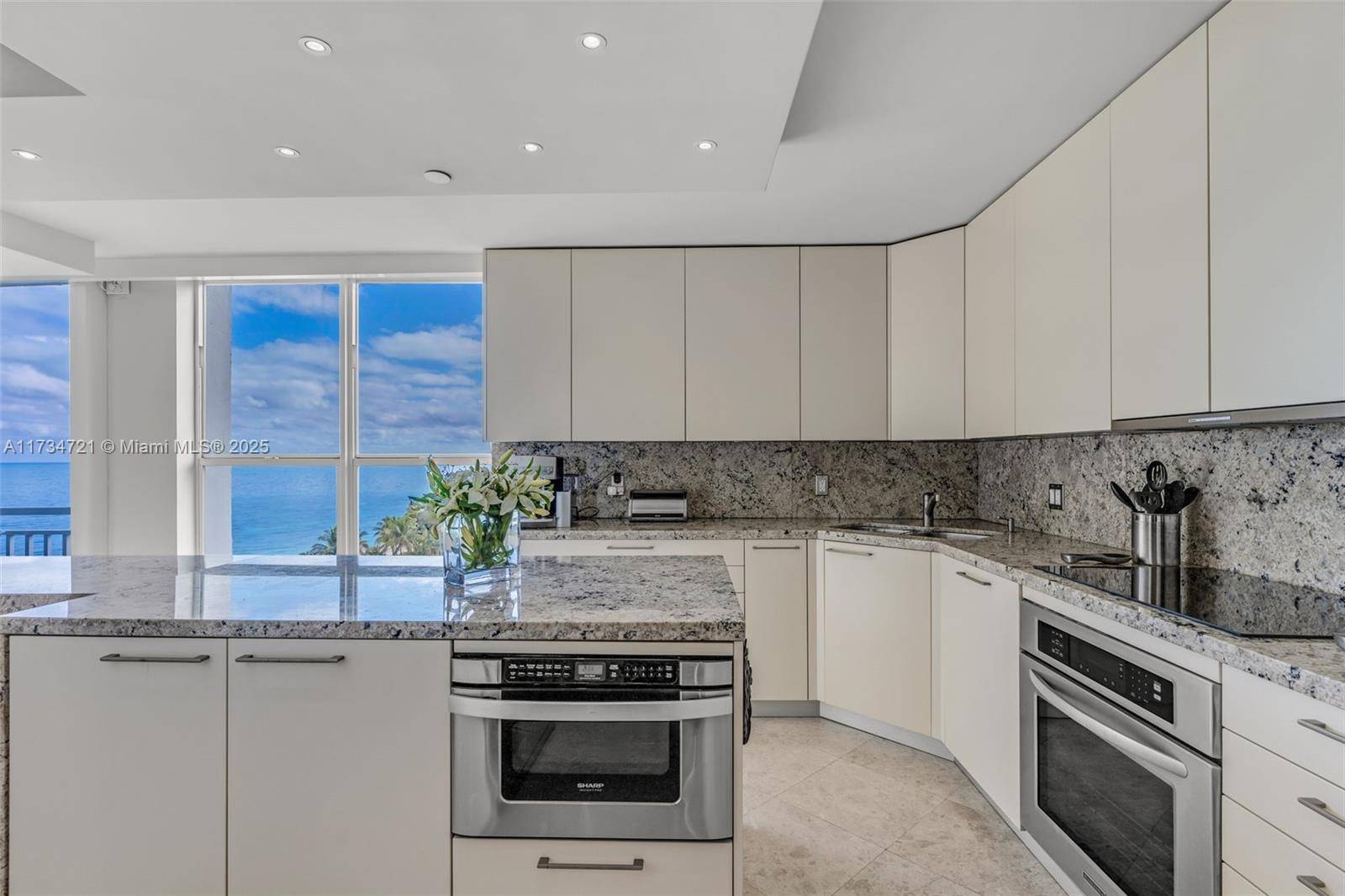 Key Biscayne, FL 33149,607 Ocean Dr #10J