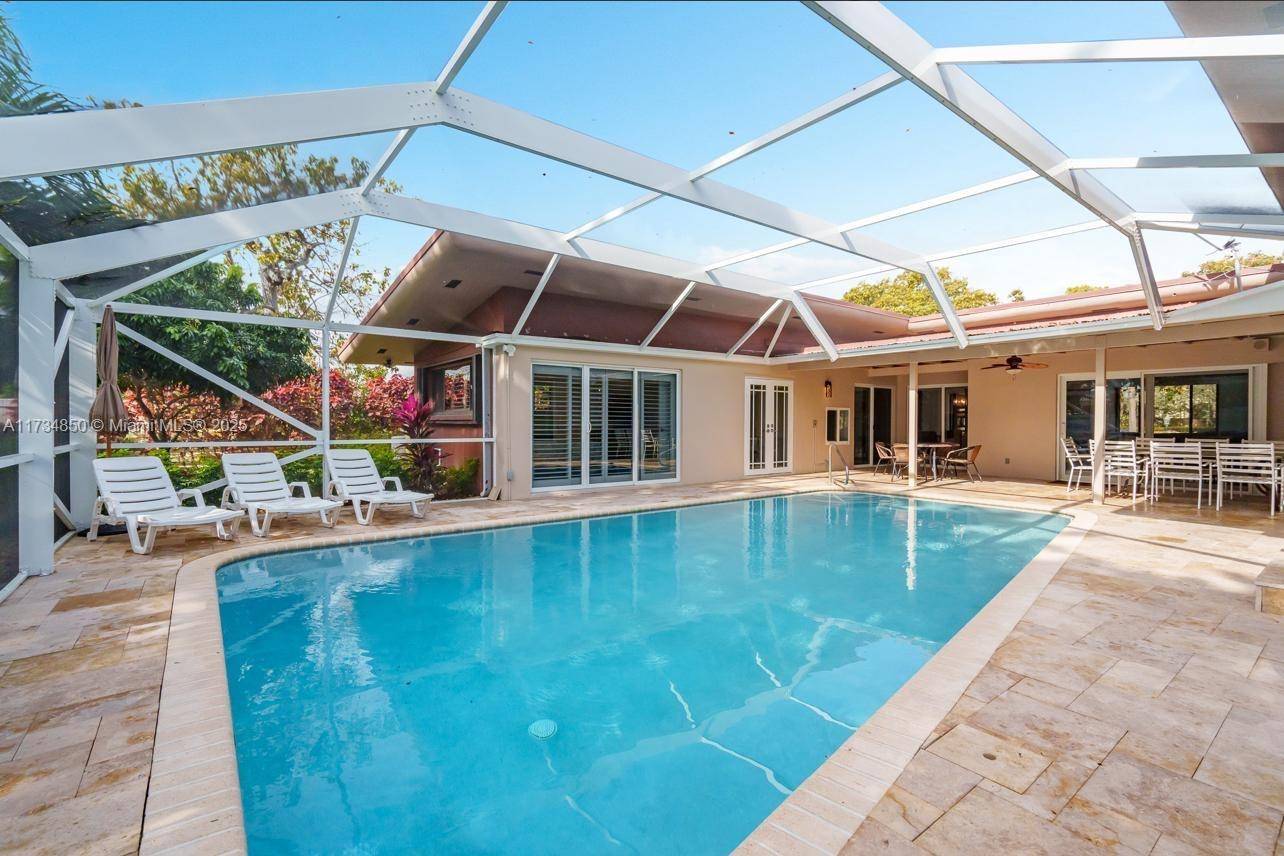 Hollywood, FL 33021,811 N Highland Dr