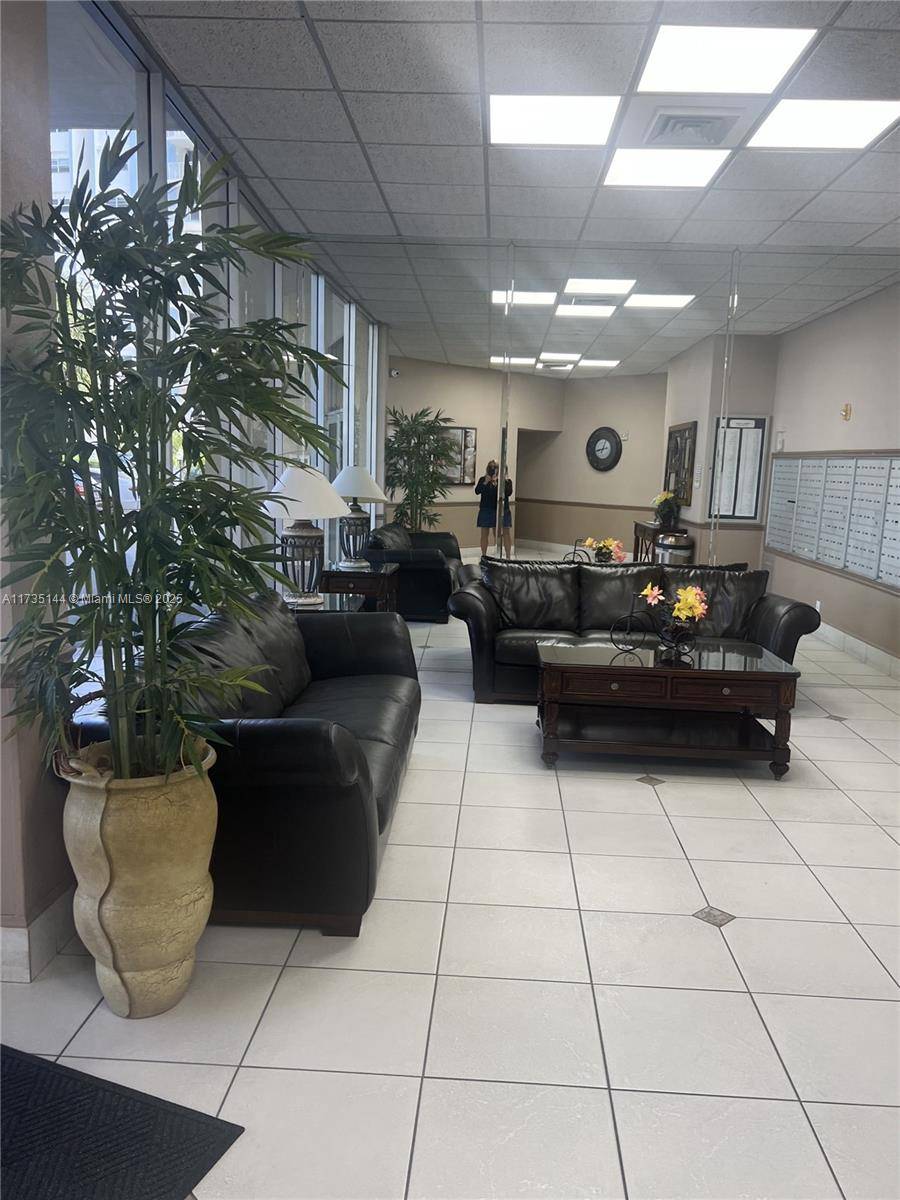 Hallandale Beach, FL 33009,1817 S Ocean Dr #718