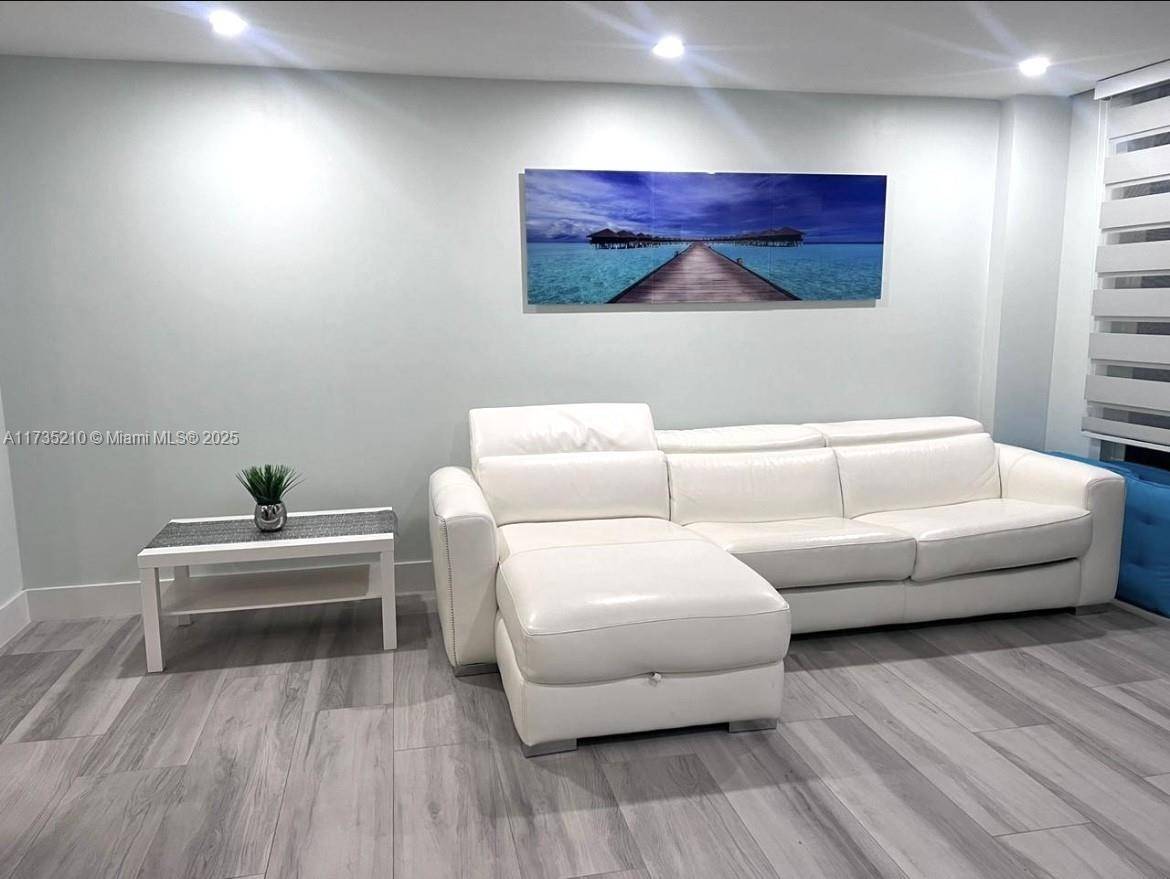 Miami Beach, FL 33141,6917 Collins Ave #806