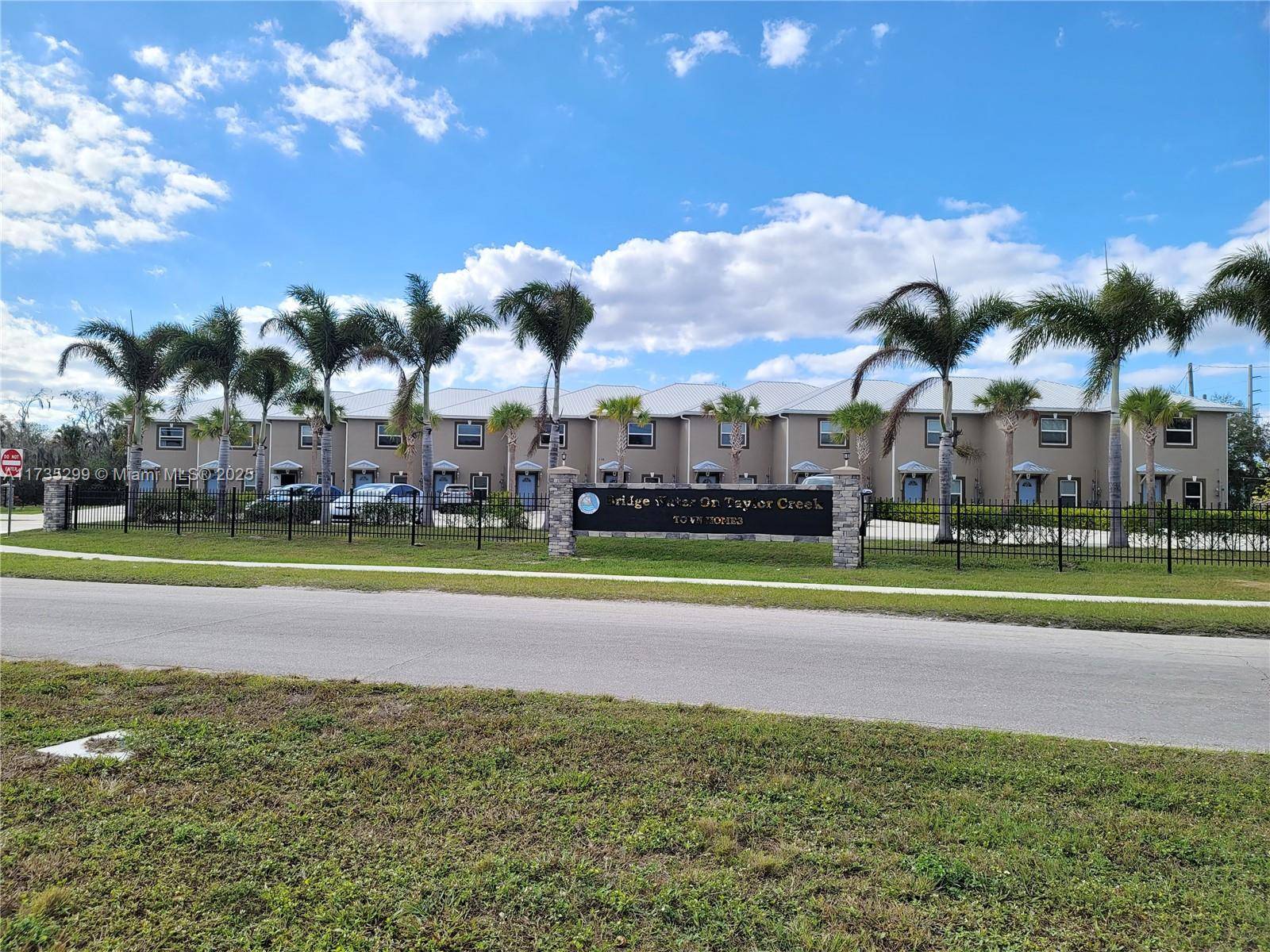 Okeechobee, FL 34974,116 SE 8th Avenue #1