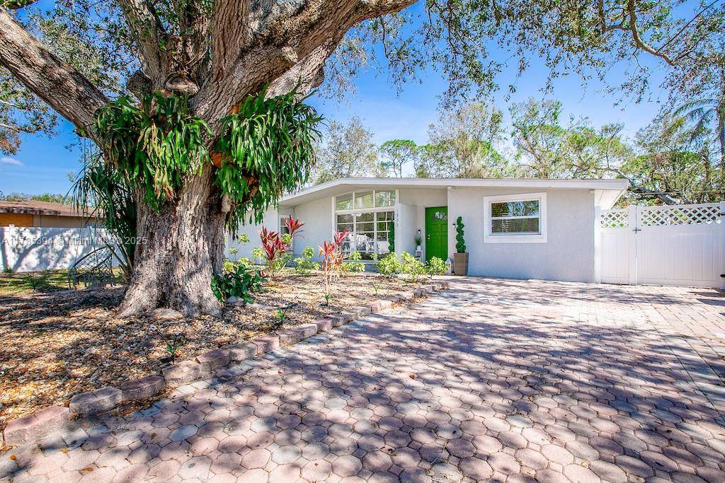 Sarasota, FL 34235,1800 Barstow Place