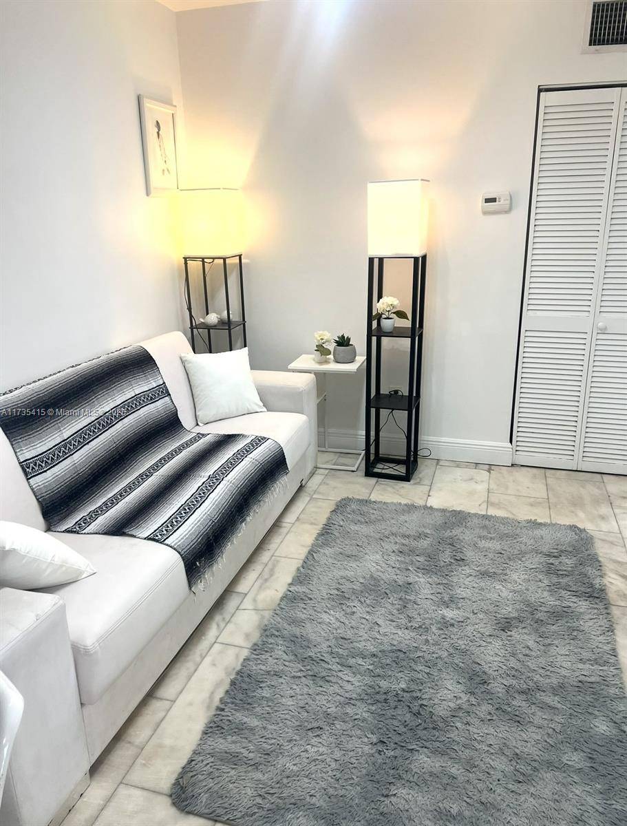 Miami Beach, FL 33139,1526 Pennsylvania Ave #15