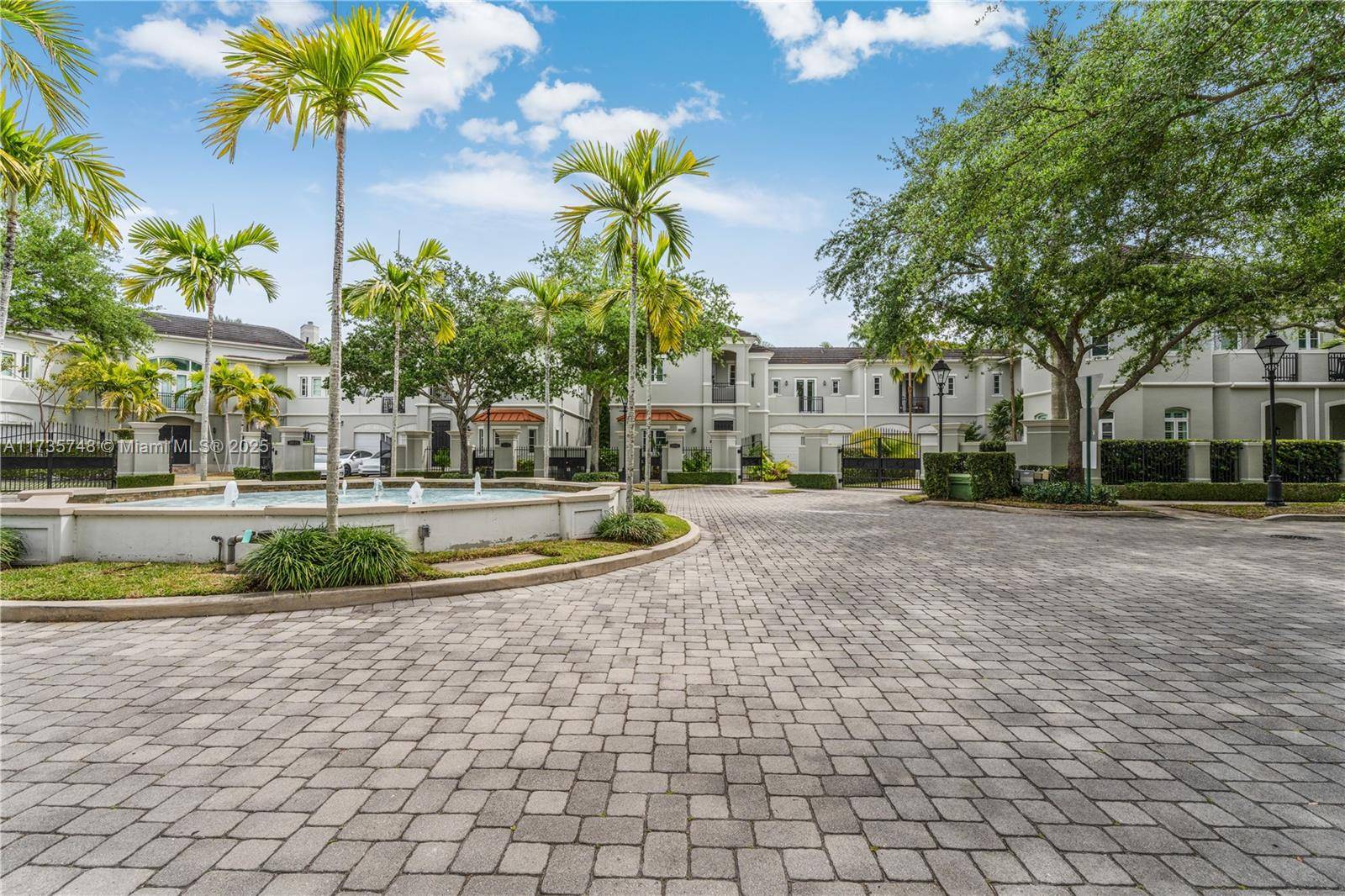 Pinecrest, FL 33156,10155 SW 75th Pl #10155