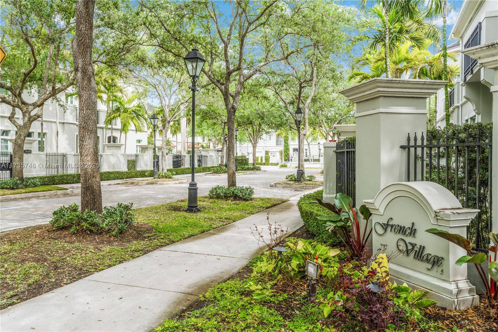 Pinecrest, FL 33156,10155 SW 75th Pl #10155