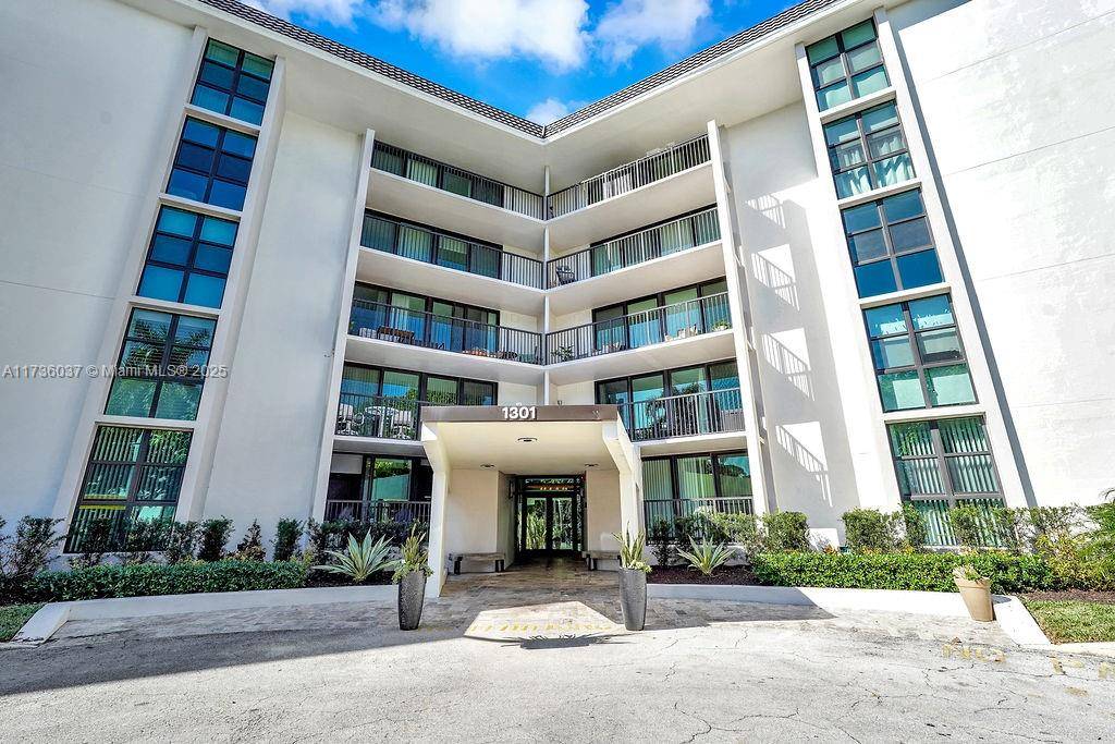 Fort Lauderdale, FL 33315,1301 River Reach Dr #114