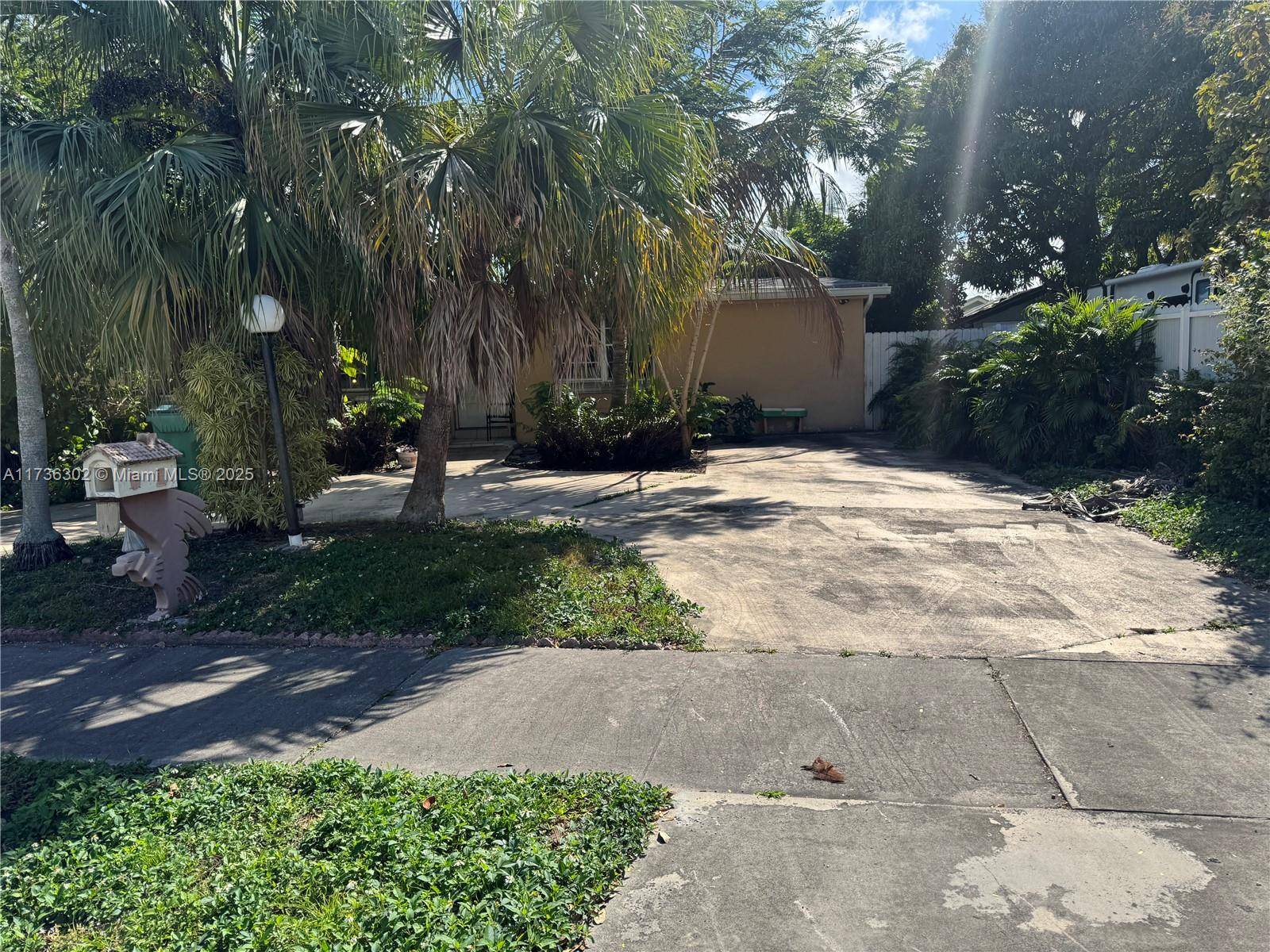 Miami, FL 33165,11462 SW 42nd St