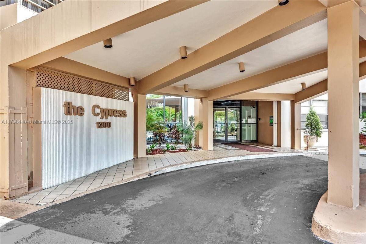 Pembroke Pines, FL 33026,1200 Saint Charles Pl #402