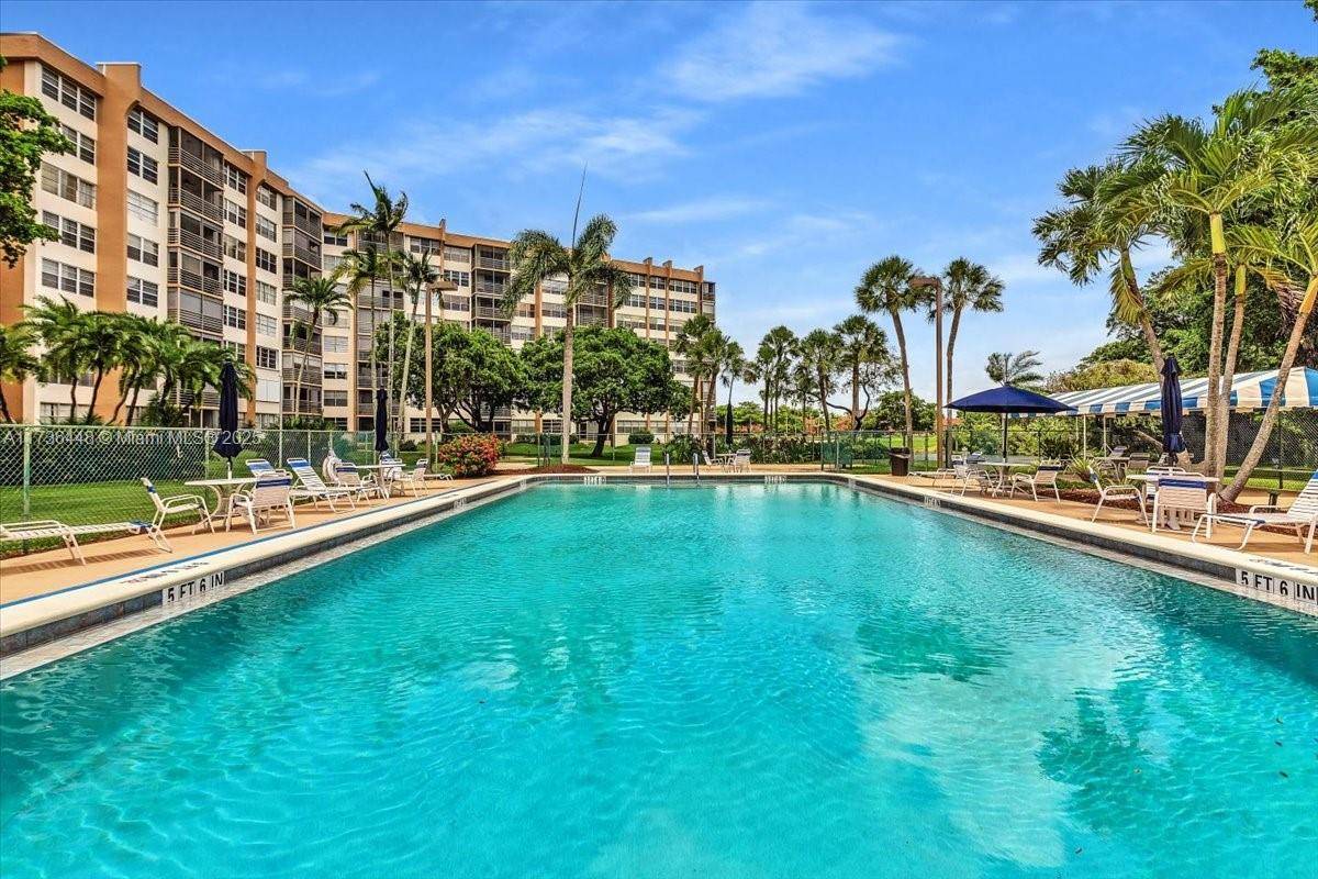 Pembroke Pines, FL 33026,1200 Saint Charles Pl #402