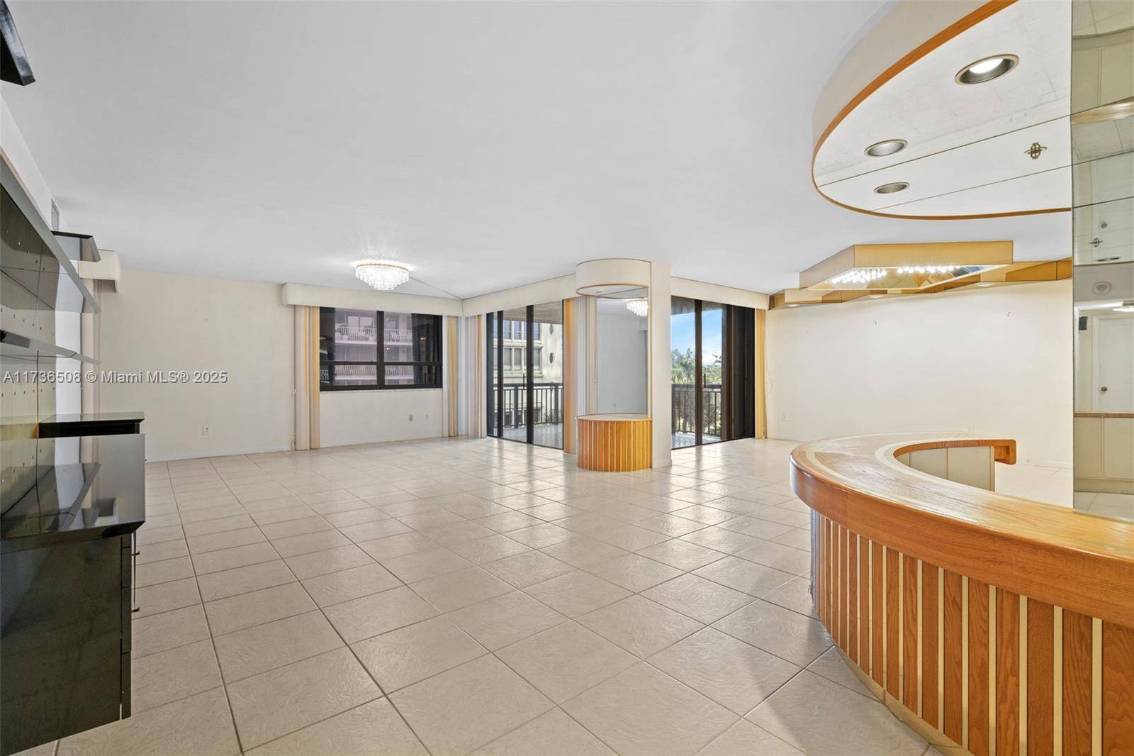 Bal Harbour, FL 33154,10175 Collins Ave #306