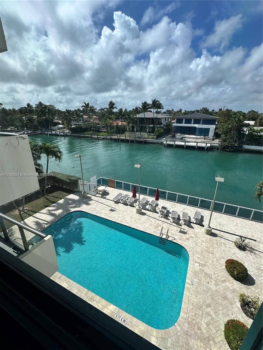 Bay Harbor Islands, FL 33154,9800 W Bay Harbor Dr #412