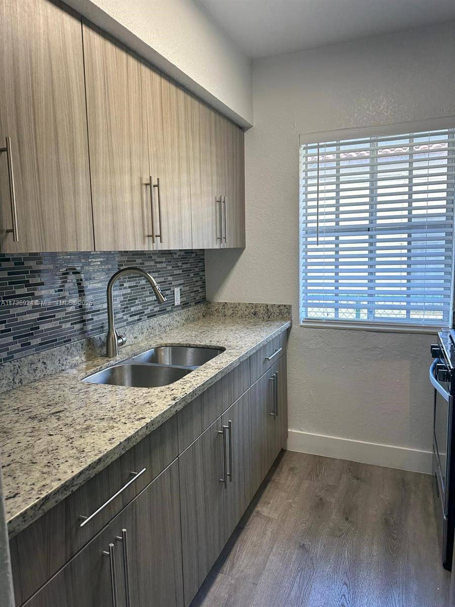 Miami Beach, FL 33141,6805 Abbott Ave #2